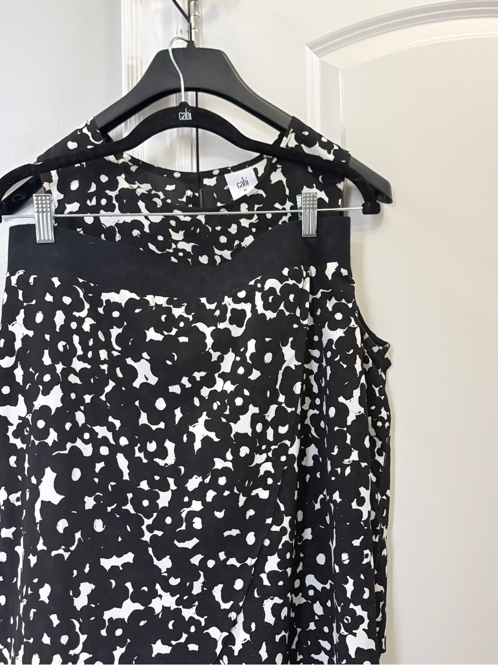SALE! CAbi 💫 EUC Spring 2018 Dixon Top & Matching Skirt, Floral, Size M, Set